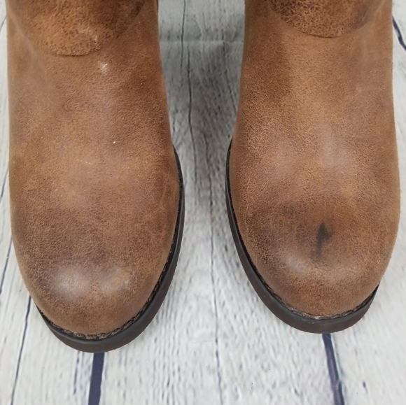 DIBA | plush shearling stacked heel ankle boot - Picture 4 of 9